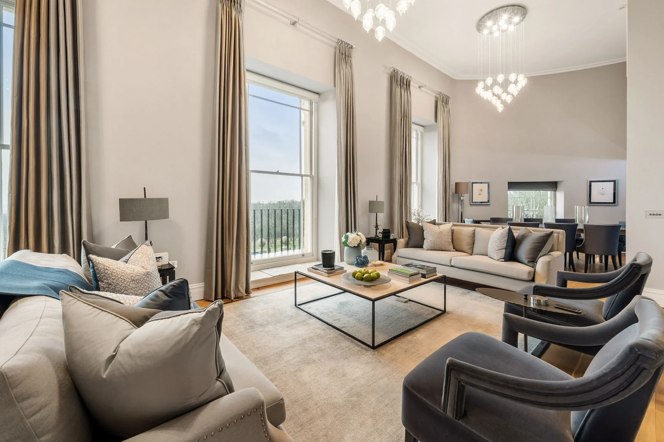 Flat Mansion House Drive in Greater London