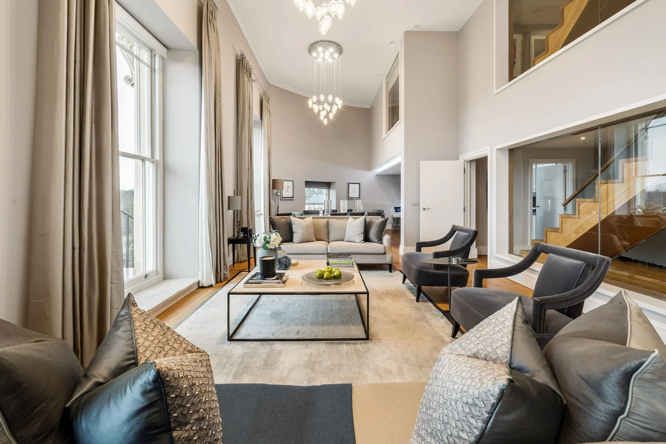Flat Mansion House Drive in Greater London