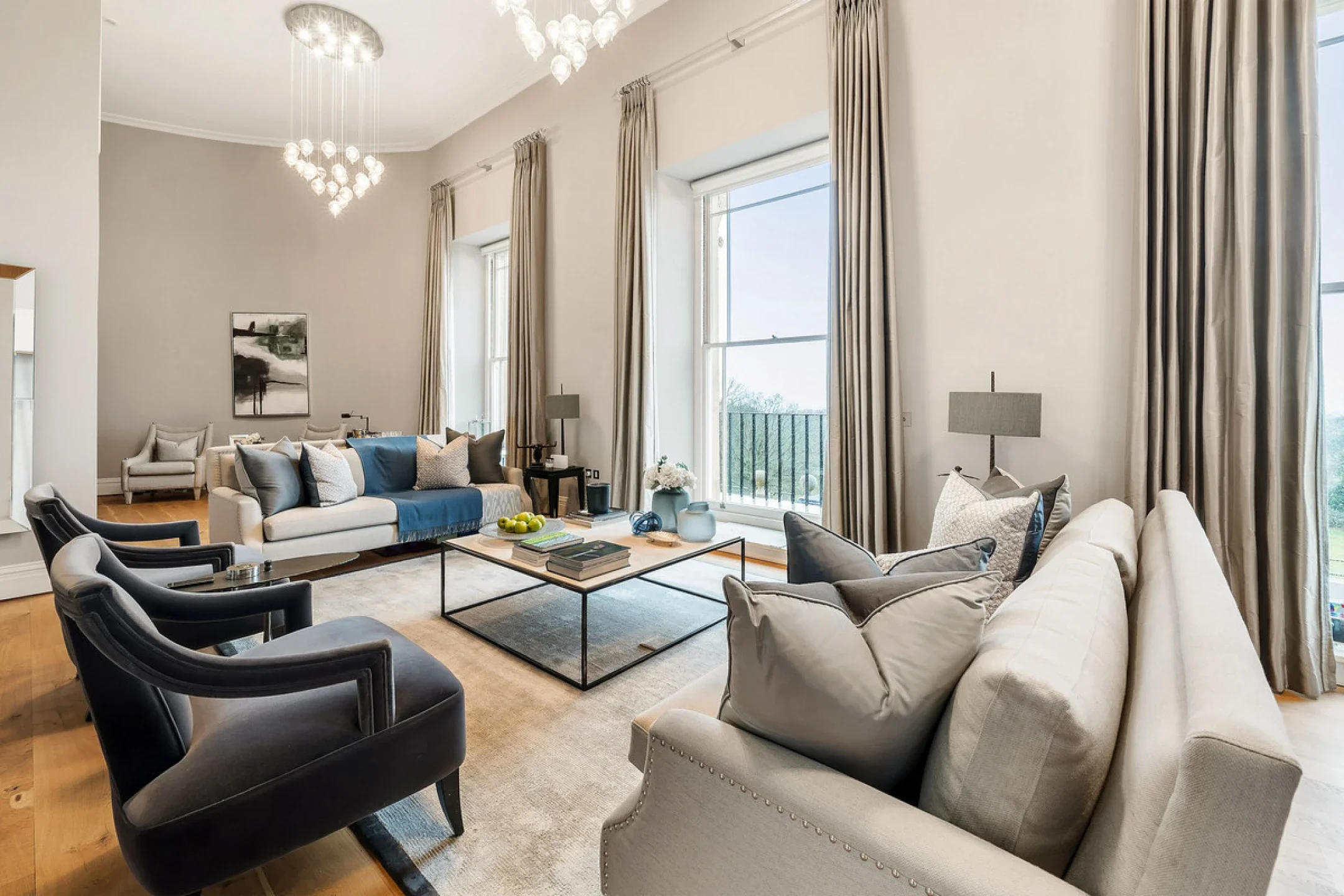 Flat Mansion House Drive in Greater London