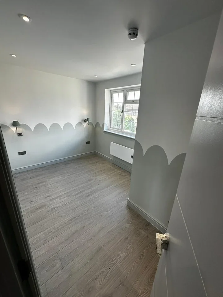 Flat Dunsmore Road in Elmbridge