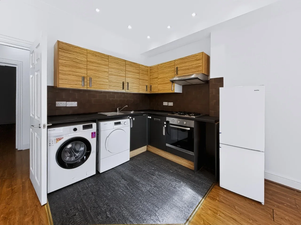 Flat Ruskin Road in Greater London