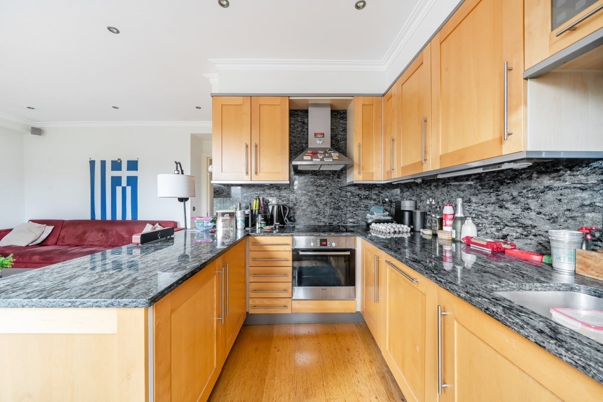 Flat Elgin Avenue in City of Westminster