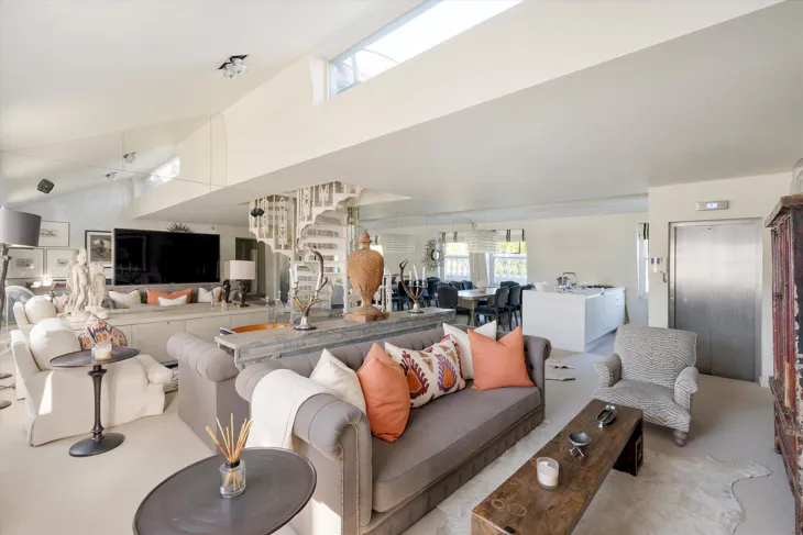 Flat Onslow Gardens in Greater London