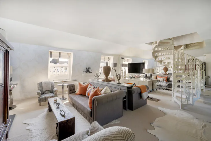 Flat Onslow Gardens in Greater London