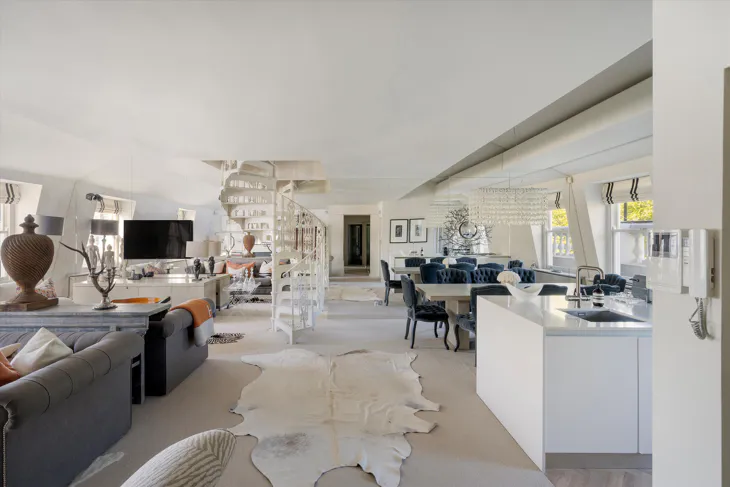 Flat Onslow Gardens in Greater London