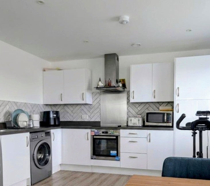 Room Ashgrove Road in Glasgow
