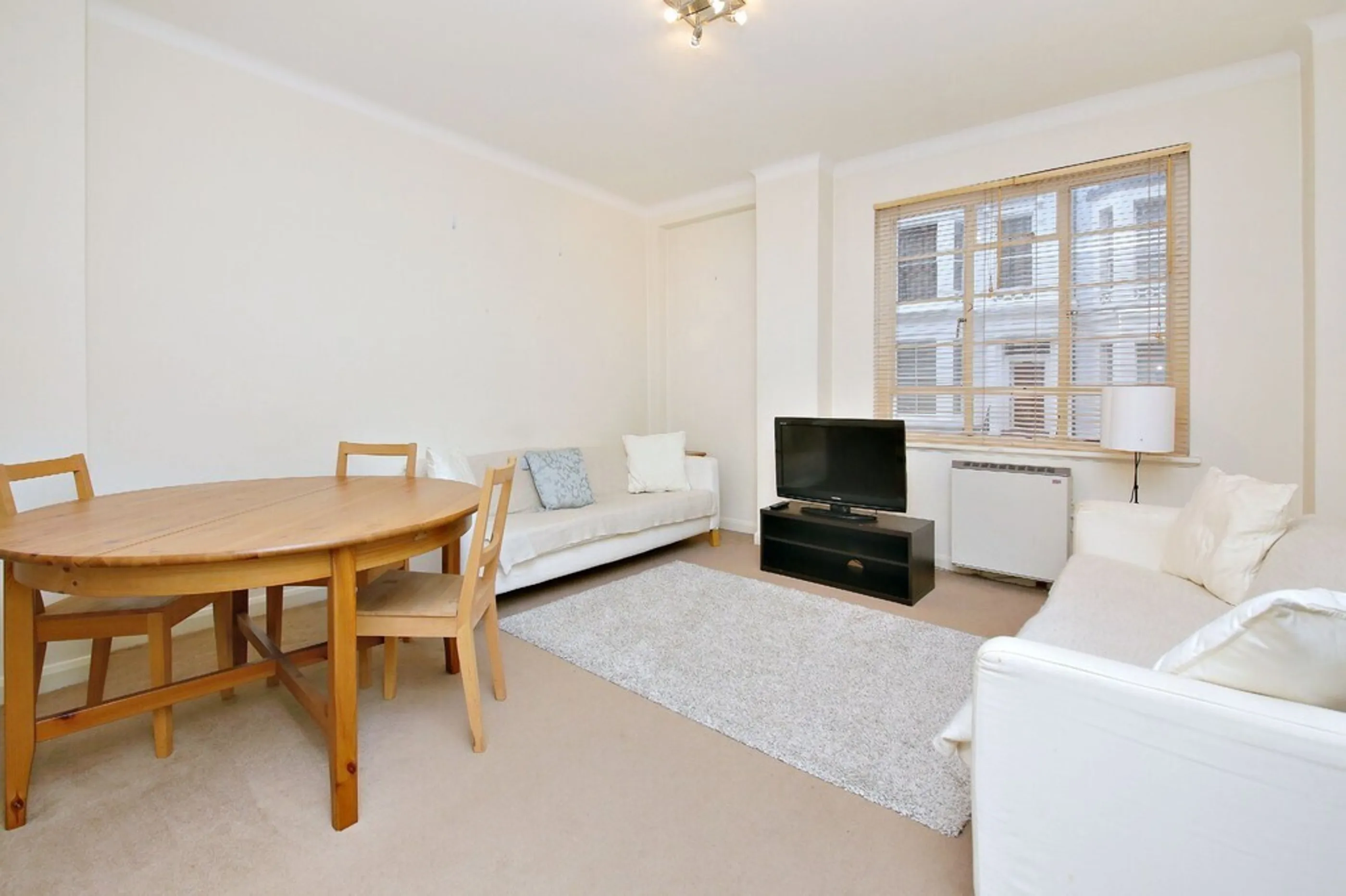 Flat Hatherley Grove in City of Westminster
