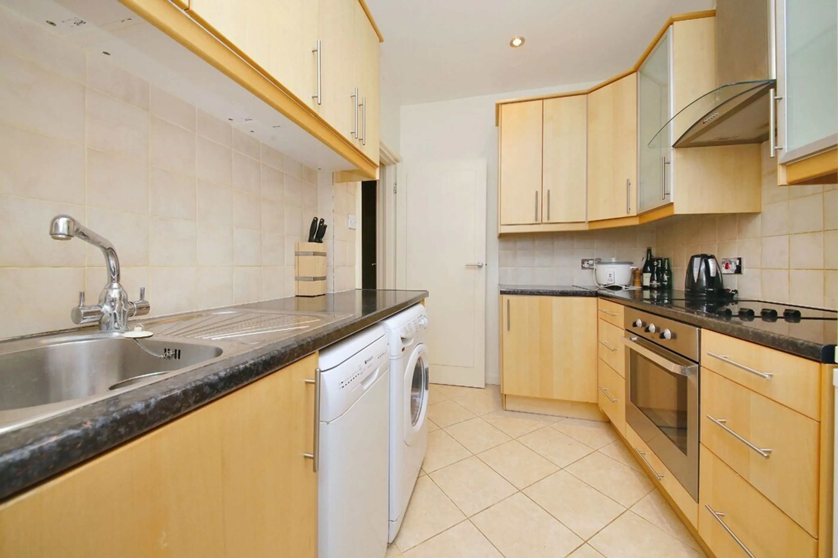 Flat Hatherley Grove in City of Westminster