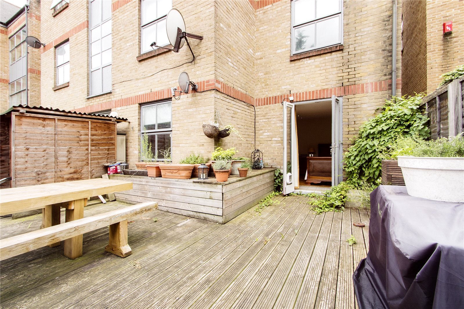 Flat Horton Road in Greater London