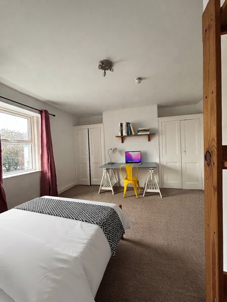 Room North Road East in Plymouth