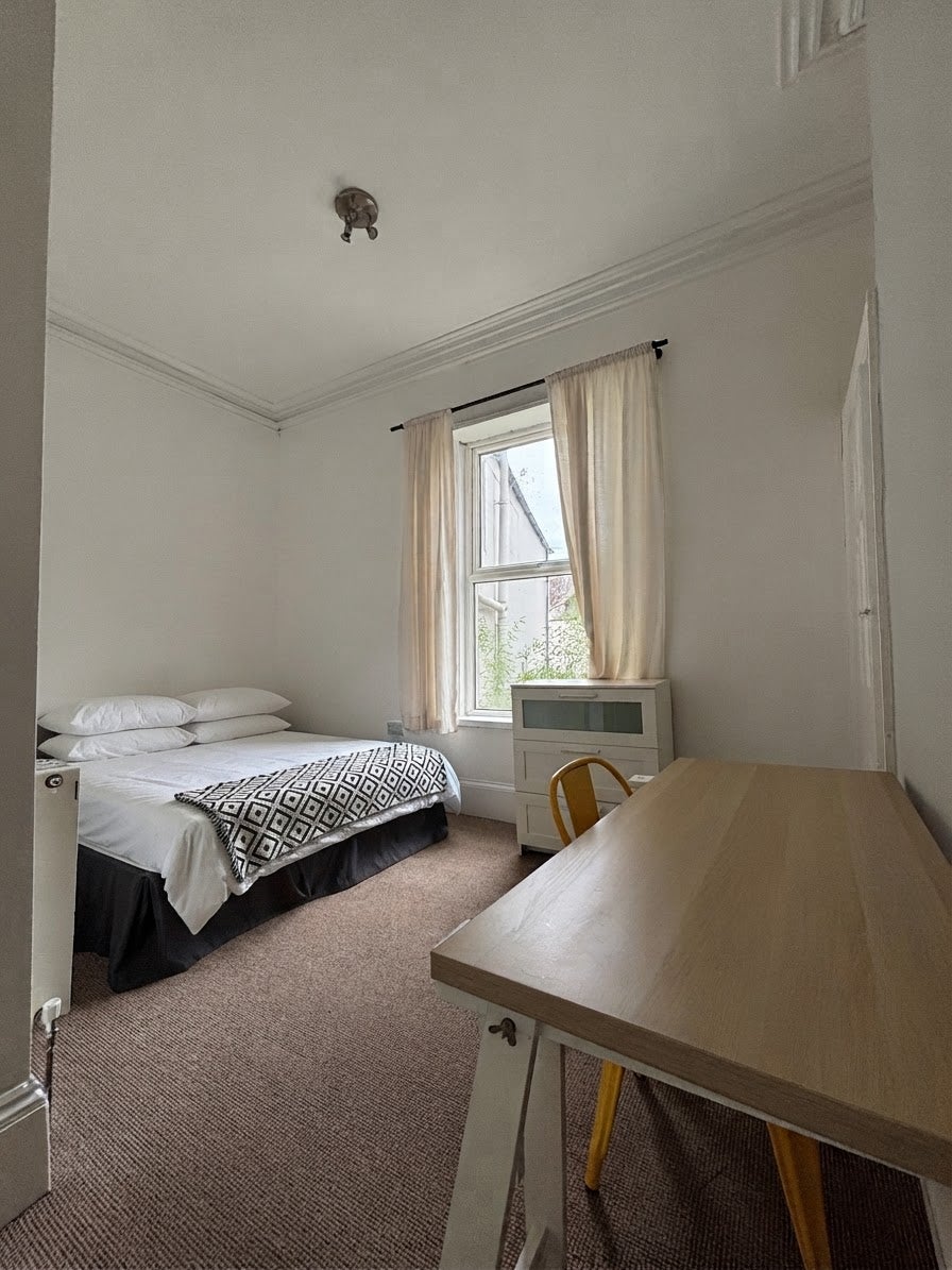 Room North Road East in Plymouth