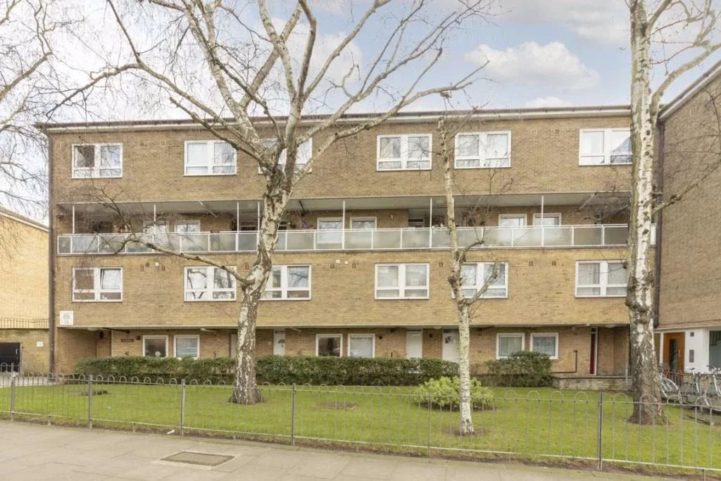 Flat Boundary Road in City of Westminster