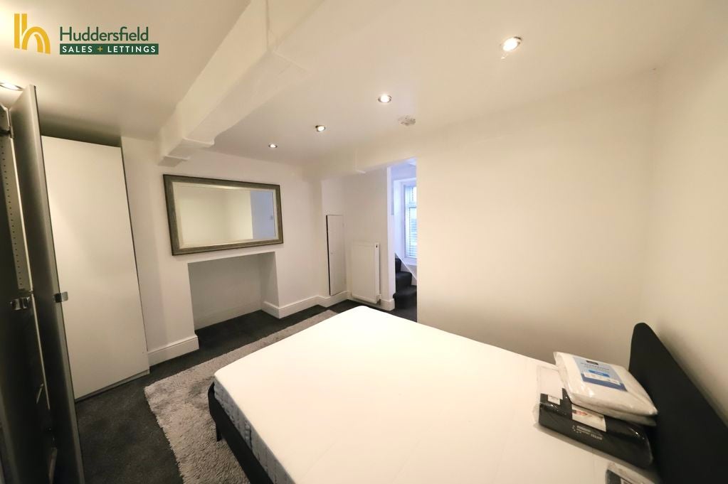 Flat Lower Fitzwilliam Street in Kirklees