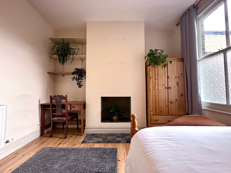 Room Thorntree Road in Greater London