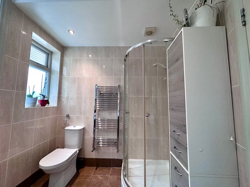 Room Thorntree Road in Greater London