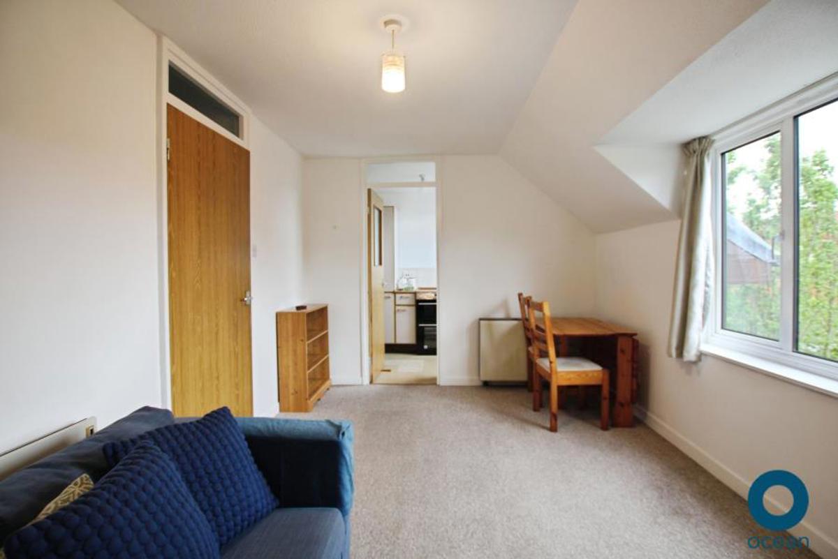 Flat Weare Court in Bristol