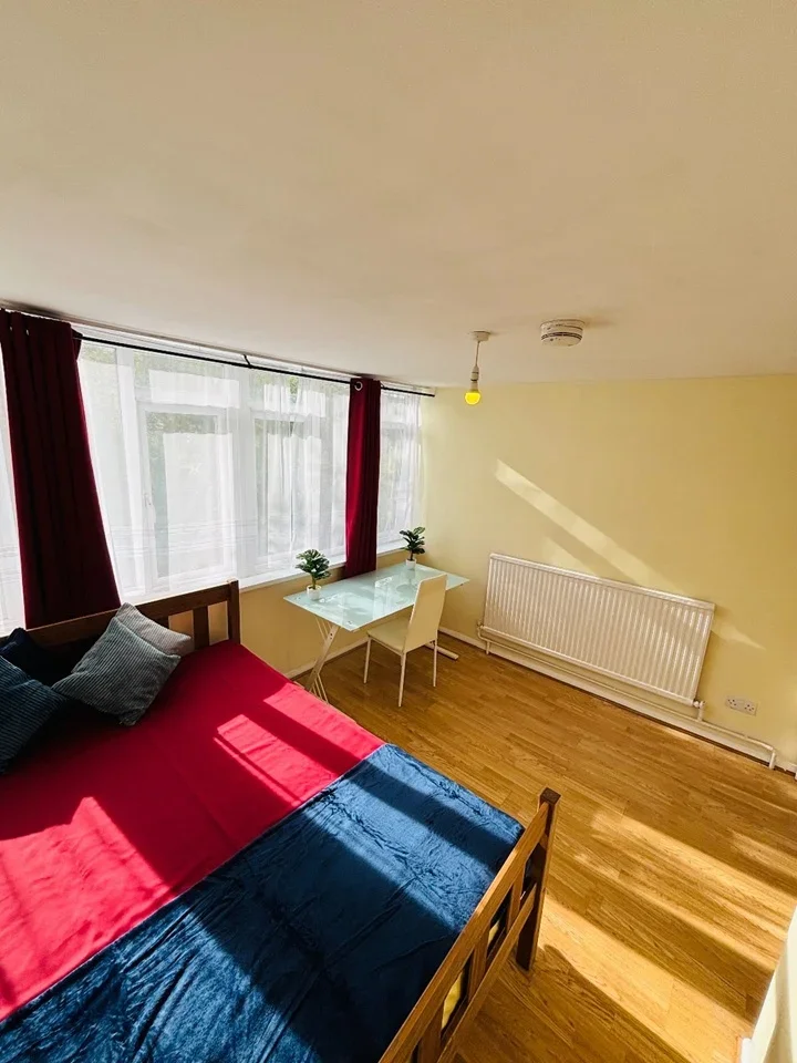 Room Stewarts Road in Greater London