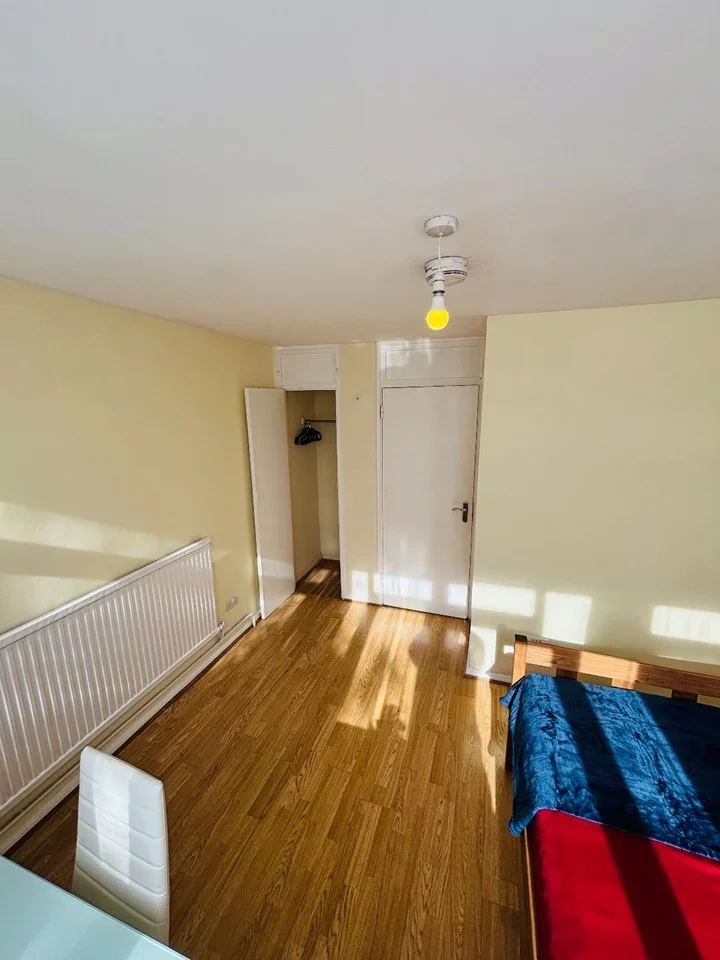 Room Stewarts Road in Greater London