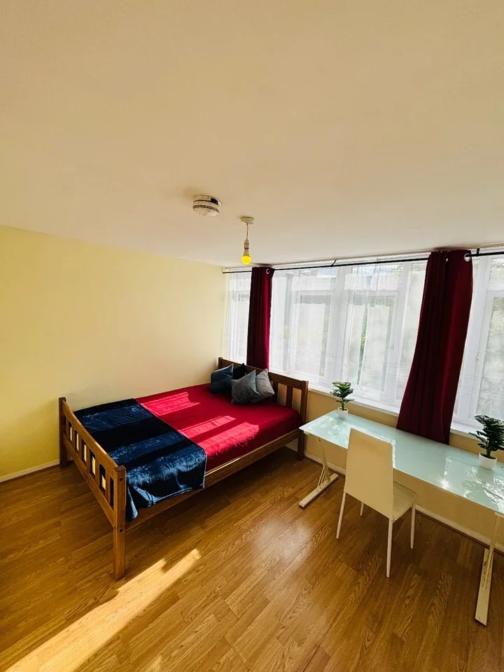 Room Stewarts Road in Greater London