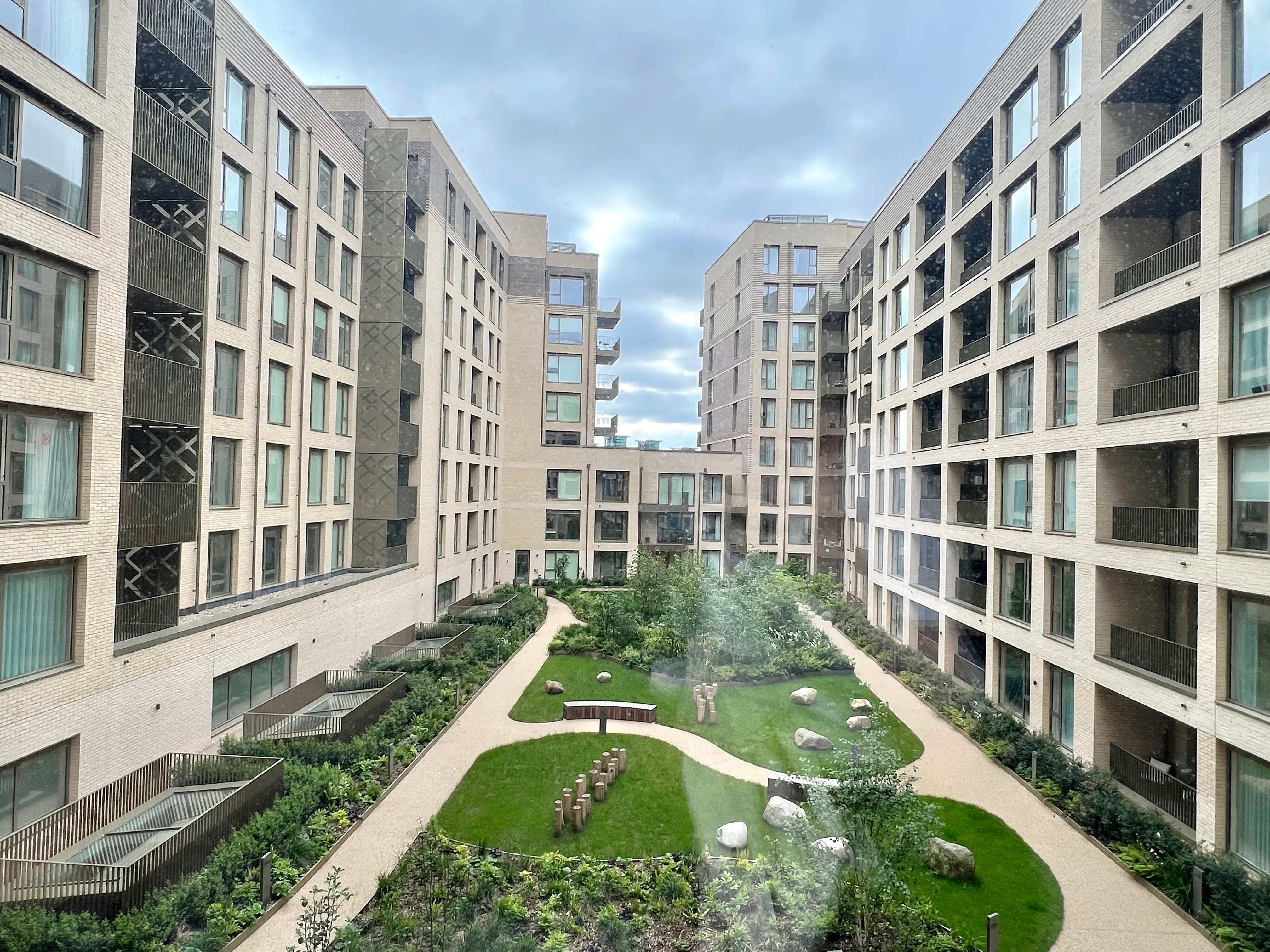 Flat Kennington Lane in Greater London