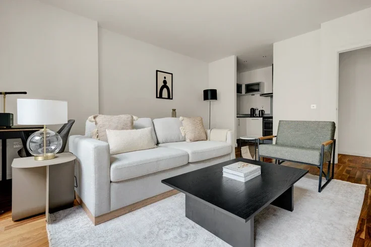 Flat South Quay Square in Greater London