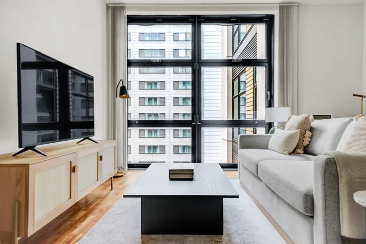 Flat South Quay Square in Greater London