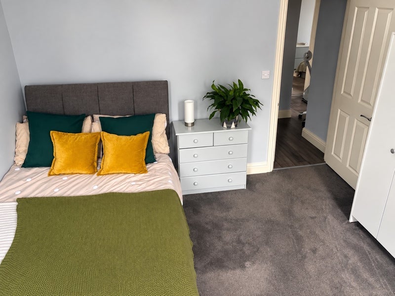 Room Pathfield Road in Greater London