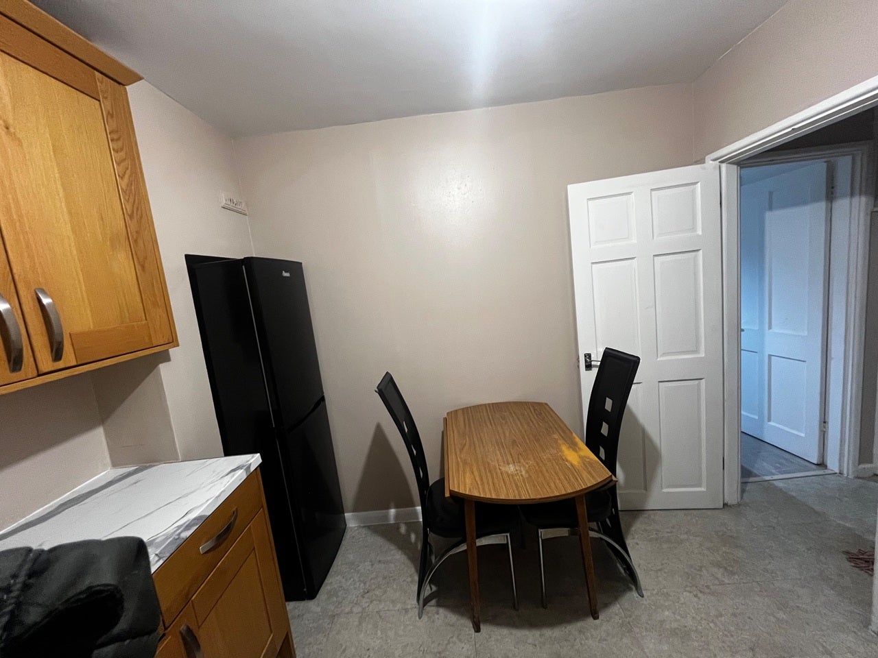 Room Shaftesbury Road in Greater London