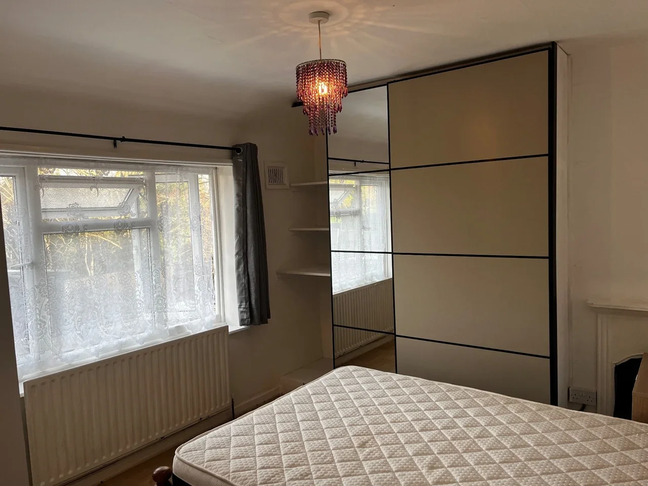 Room Shaftesbury Road in Greater London