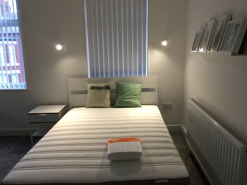 Room Clifton Road in Liverpool