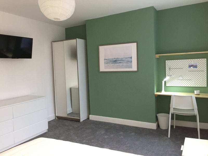 Room Clifton Road in Liverpool