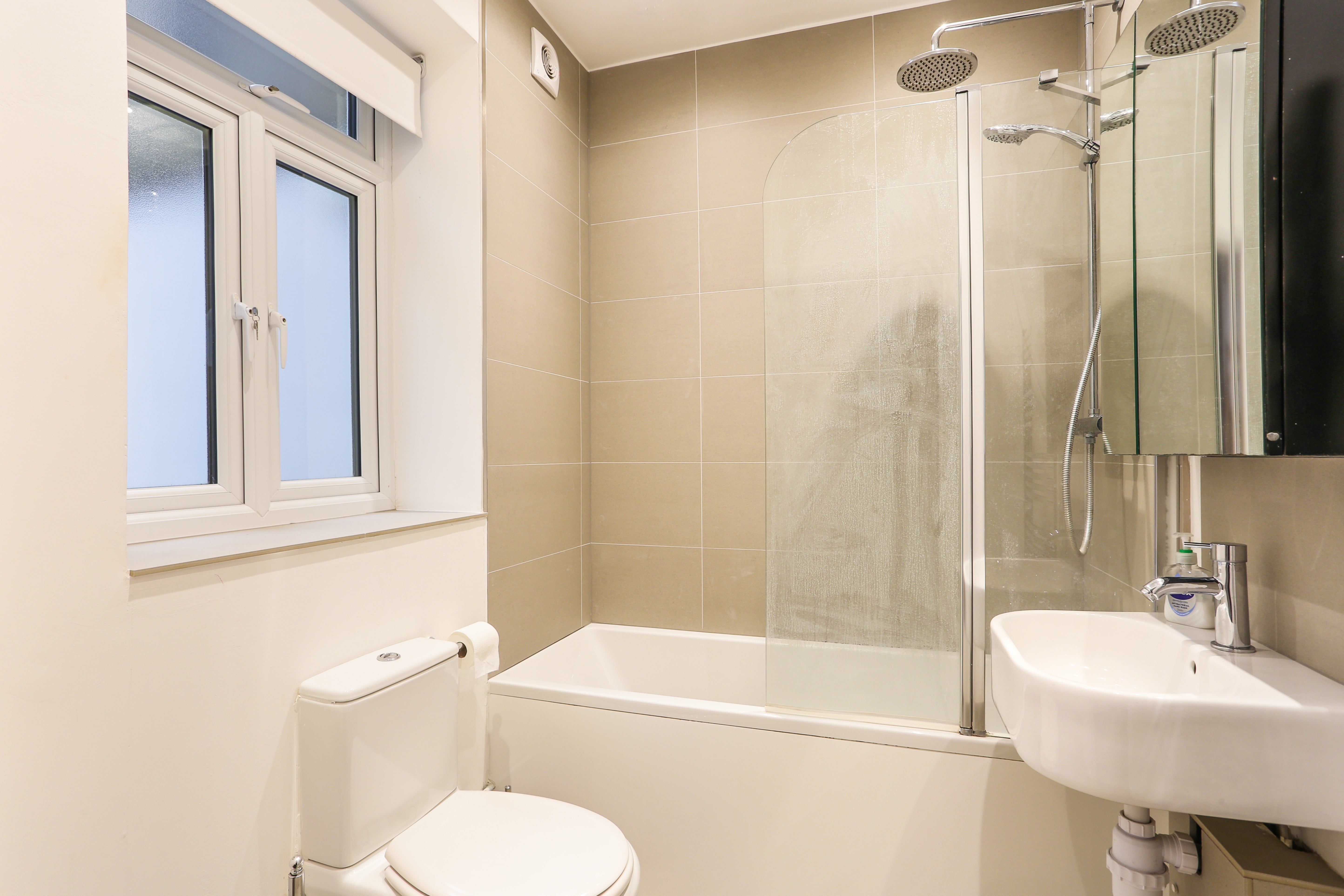 Flat Fairholme Road in Greater London