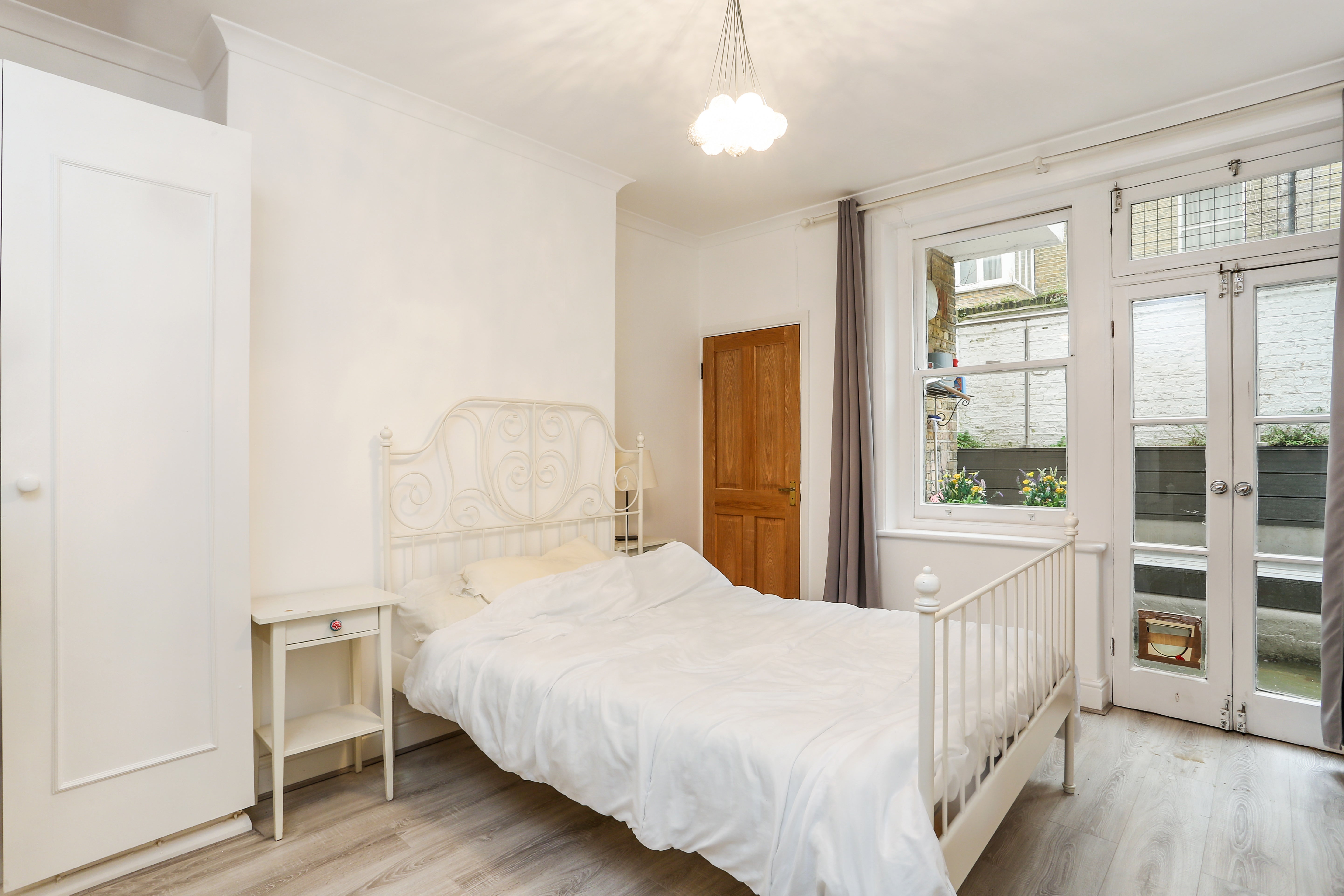 Flat Fairholme Road in Greater London