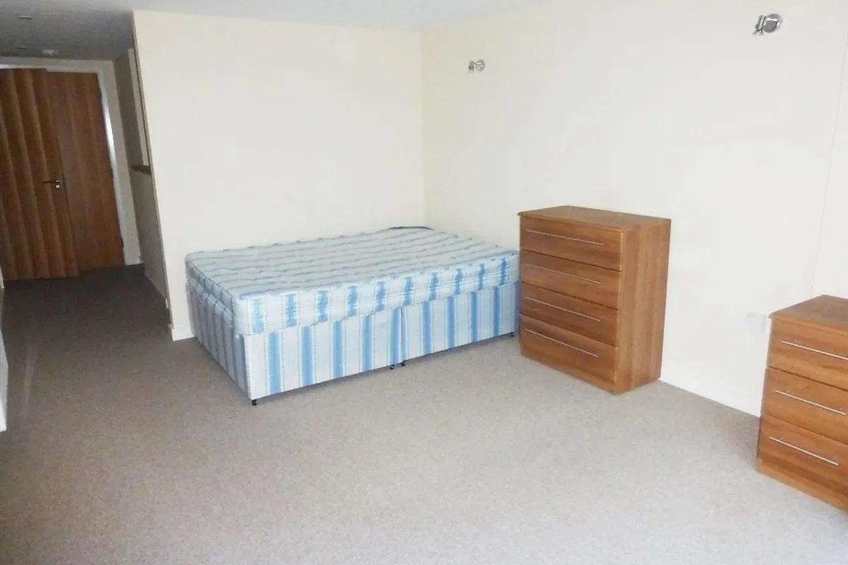 Flat Beckhampton Street in Swindon