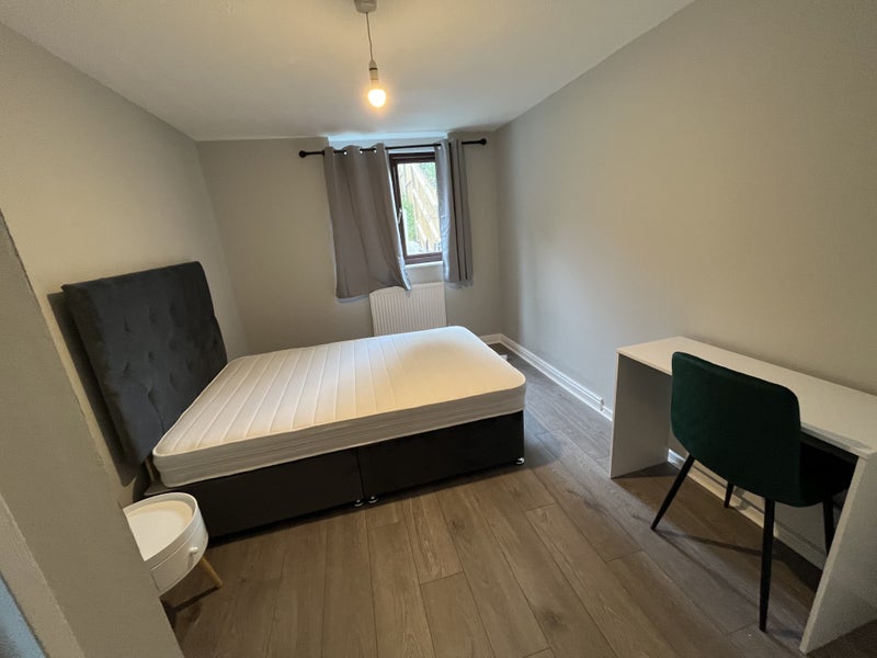Room Whitcroft in Basildon