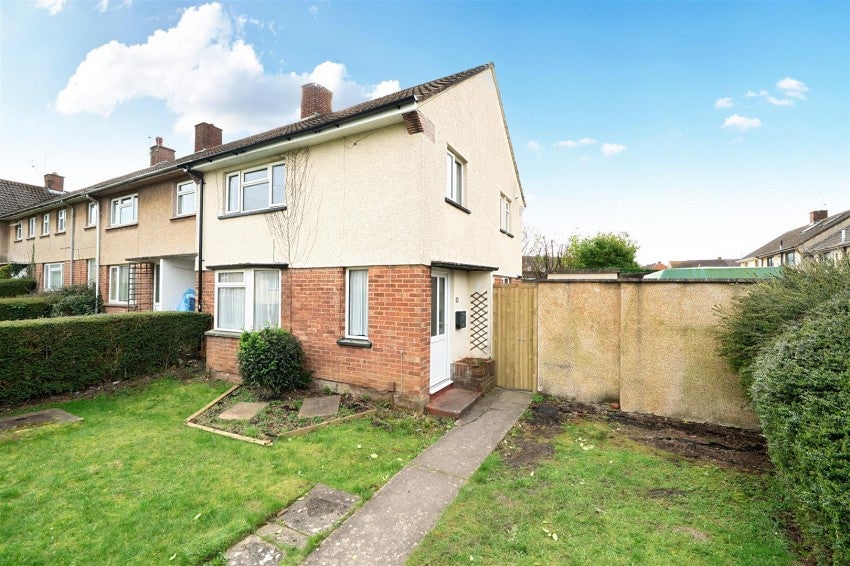 Flat Lincoln Close in Beechwood