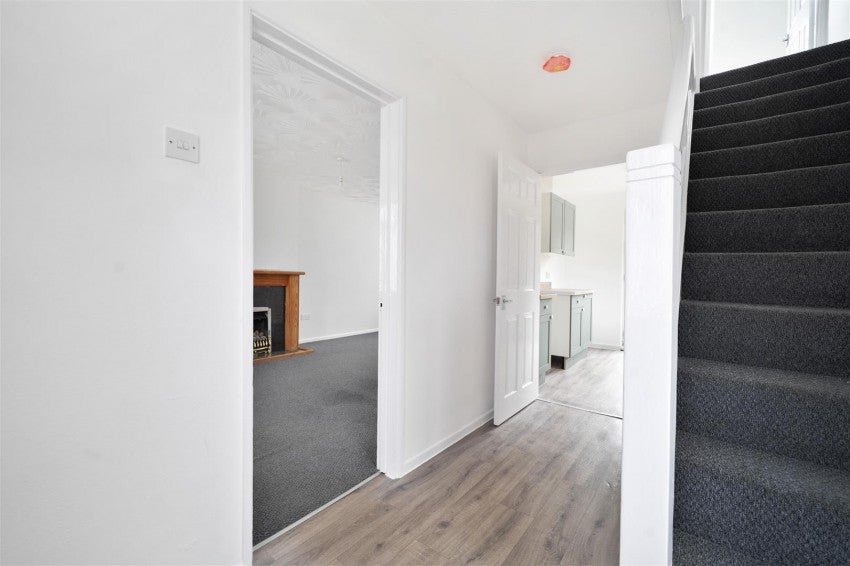 Flat Lincoln Close in Beechwood