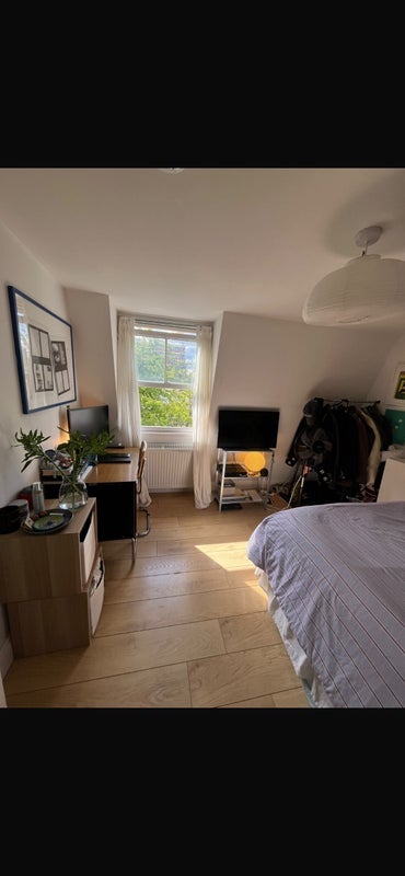Room Story Street in Greater London