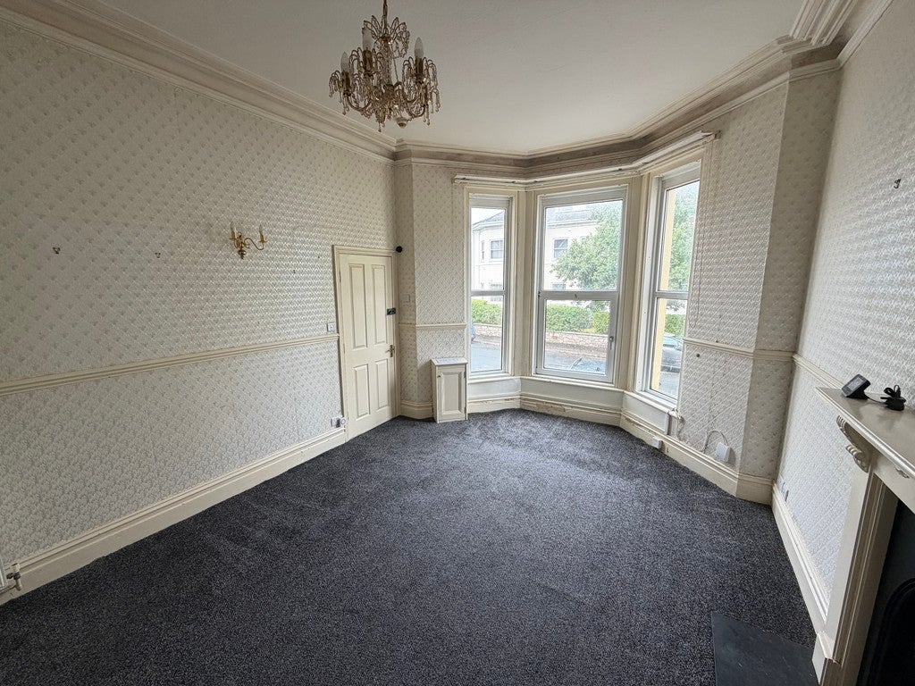 Flat Grosvenor Road in Paignton