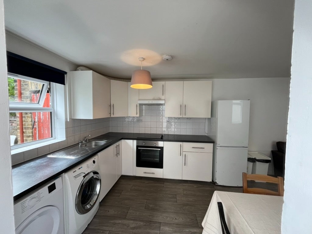 House Braxfield Road in Greater London