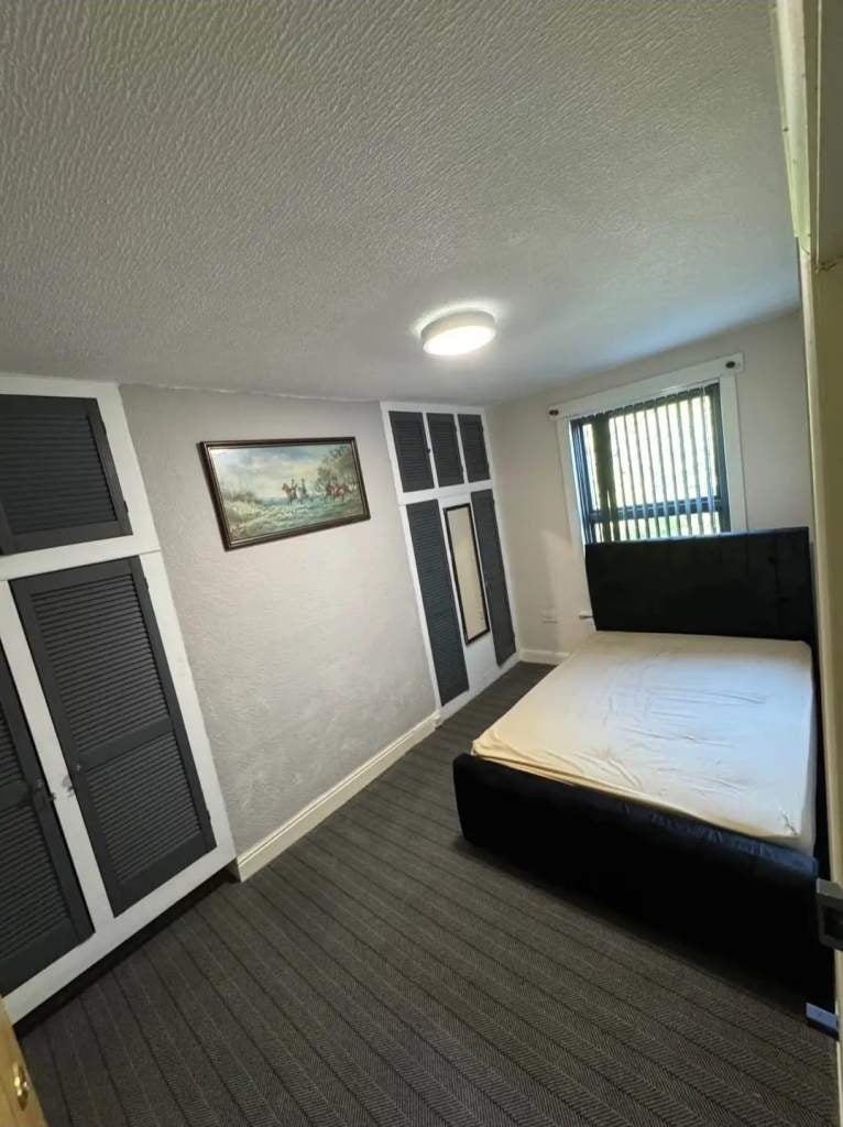 Room Brompton Row in Leeds