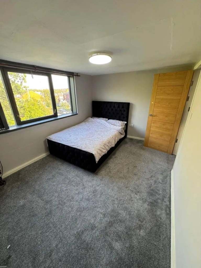 Room Brompton Row in Leeds