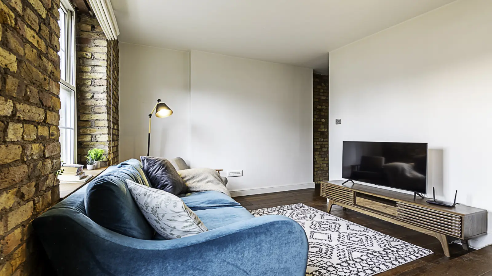 Flat Toynbee Street in Greater London