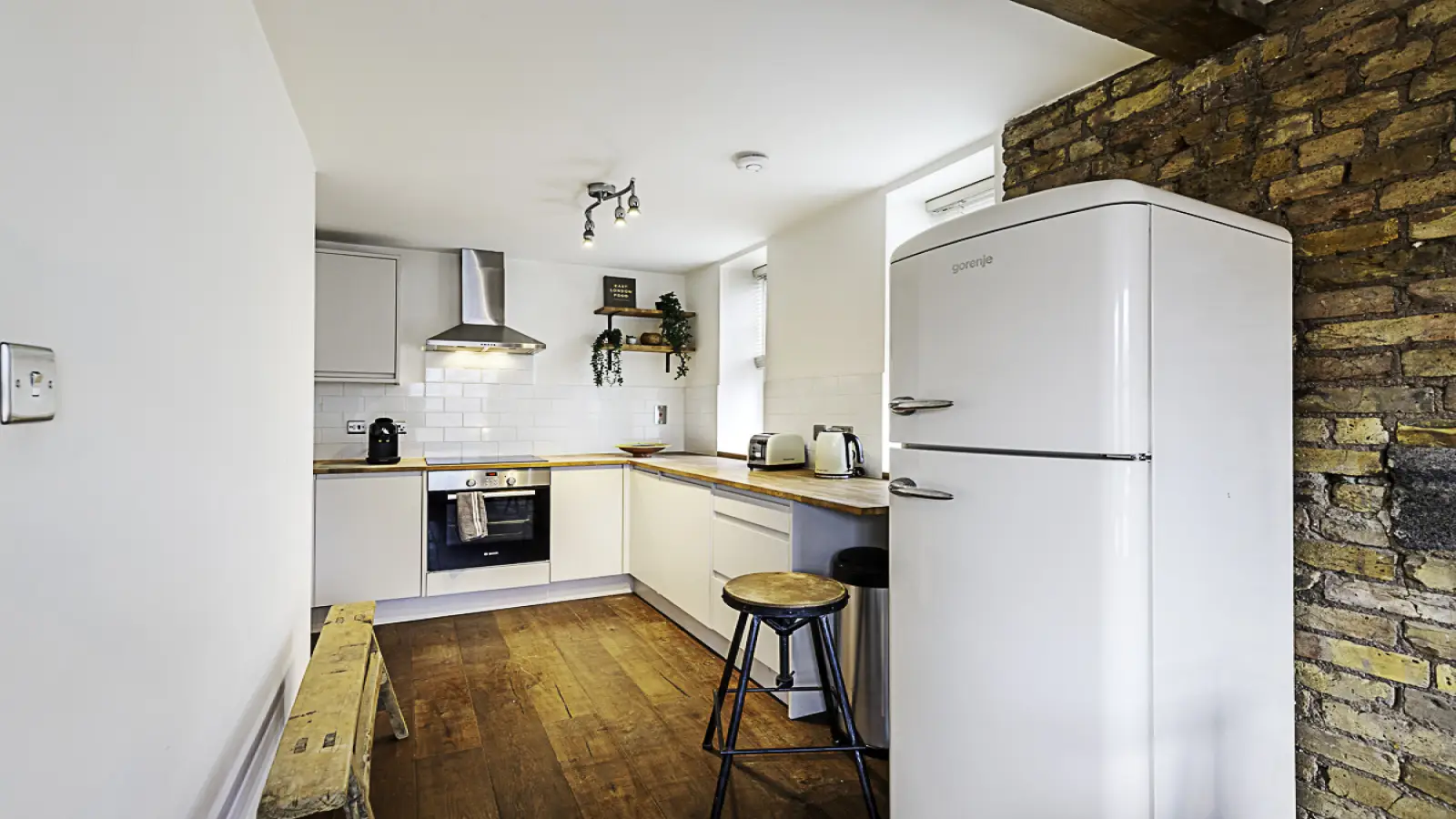 Flat Toynbee Street in Greater London