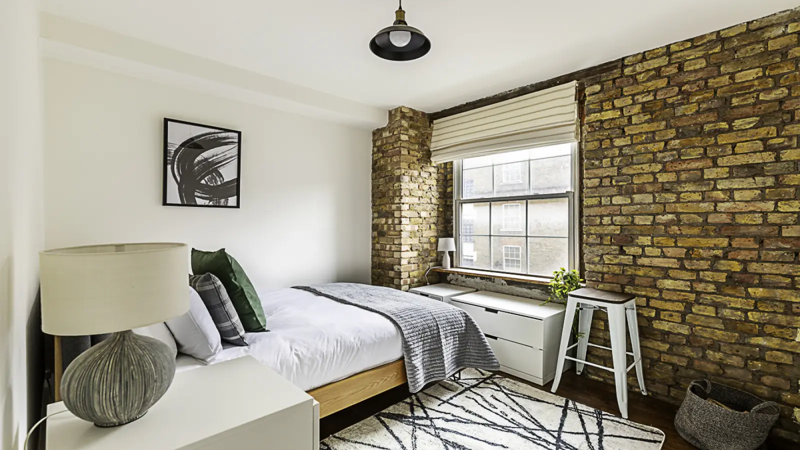 Flat Toynbee Street in Greater London