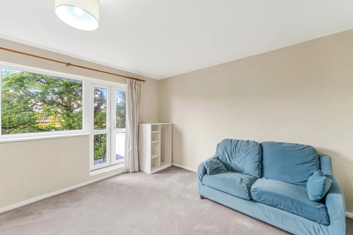 Flat Smithwood Close in Greater London