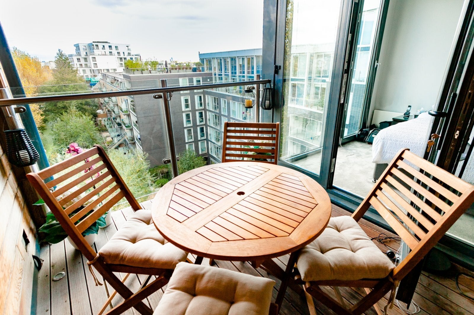 Flat Micawber Street in Greater London