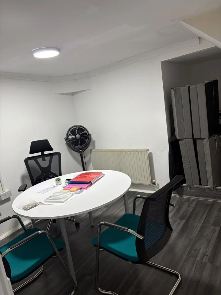 Room Ilford Lane in Greater London