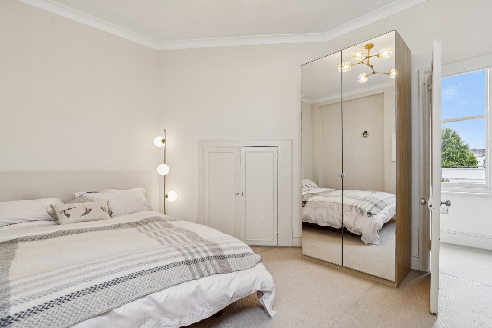 Flat Marloes Road in Greater London
