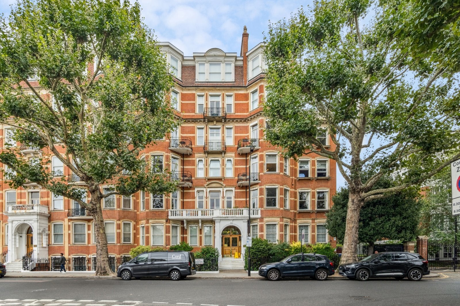 Flat Marloes Road in Greater London
